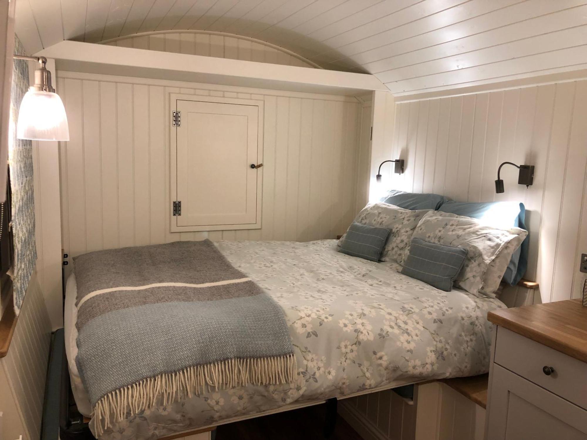 Green Valley, Cotswold Stay With Hamper 切尔滕纳姆 外观 照片