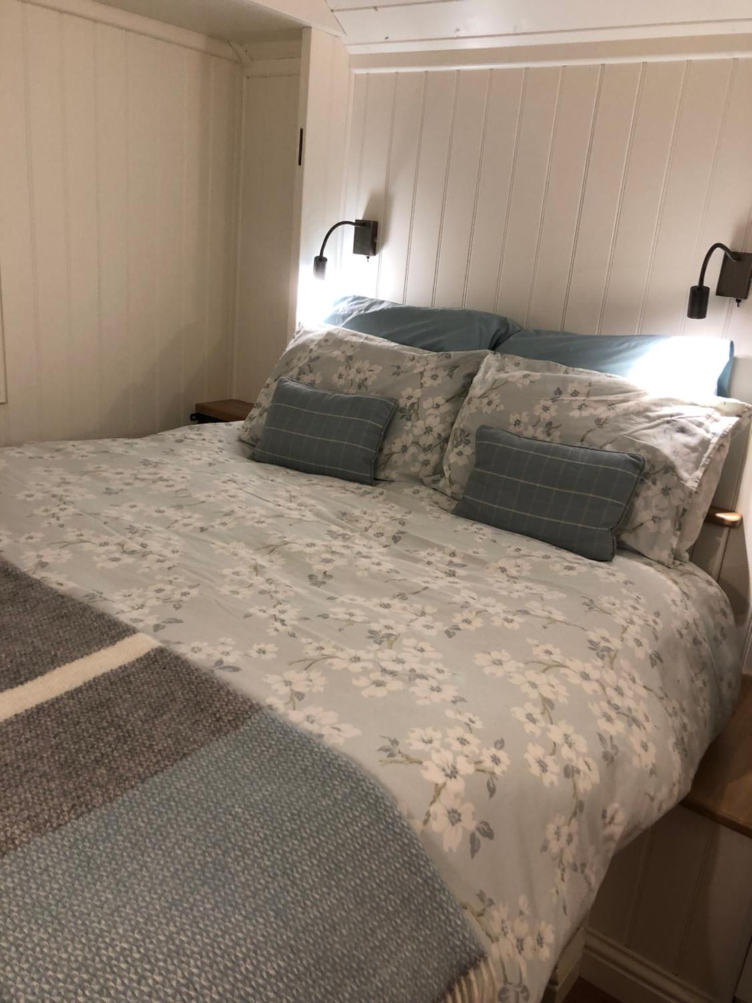 Green Valley, Cotswold Stay With Hamper 切尔滕纳姆 外观 照片