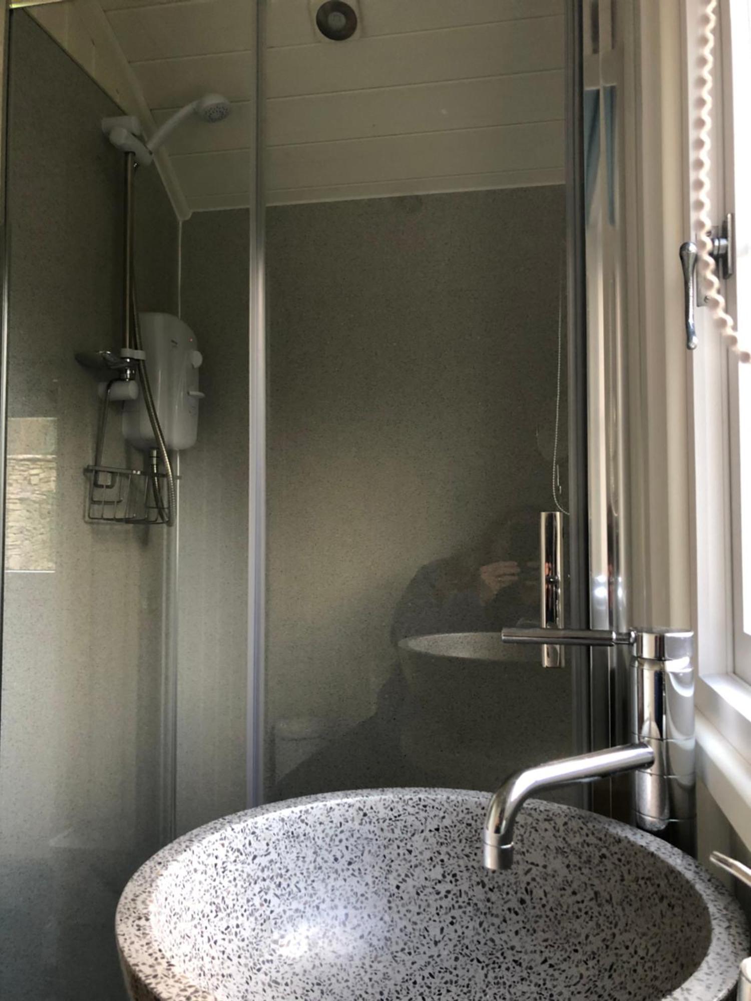 Green Valley, Cotswold Stay With Hamper 切尔滕纳姆 外观 照片