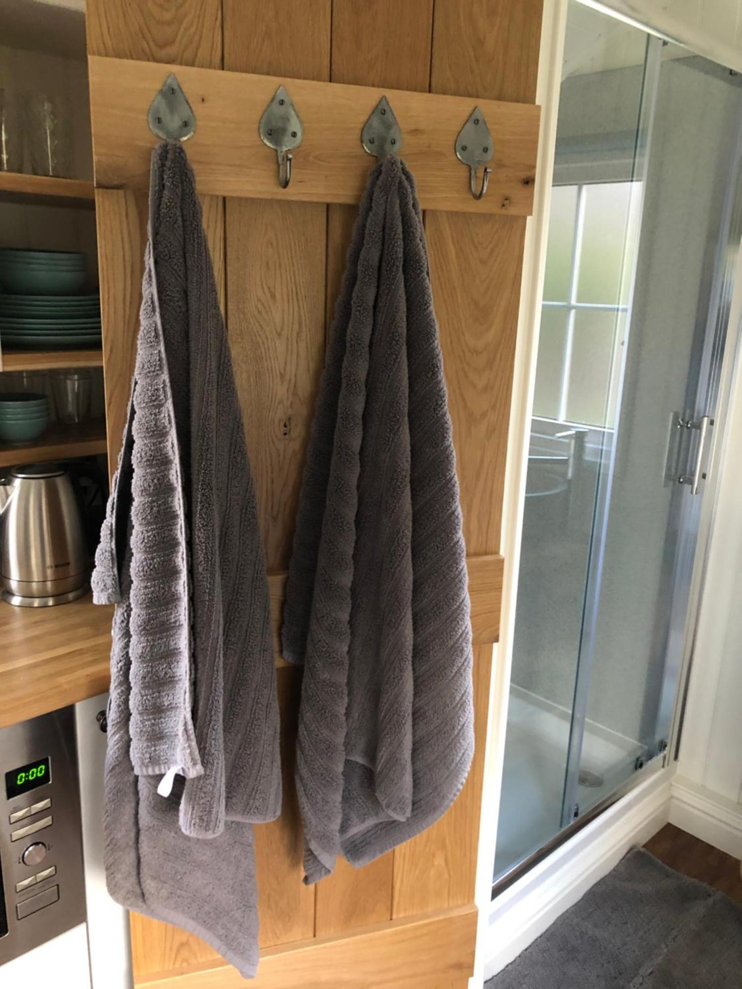 Green Valley, Cotswold Stay With Hamper 切尔滕纳姆 外观 照片