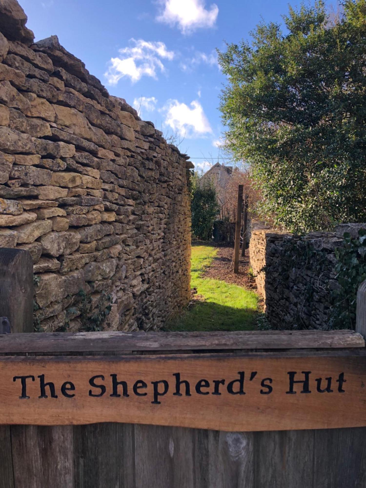Green Valley, Cotswold Stay With Hamper 切尔滕纳姆 外观 照片