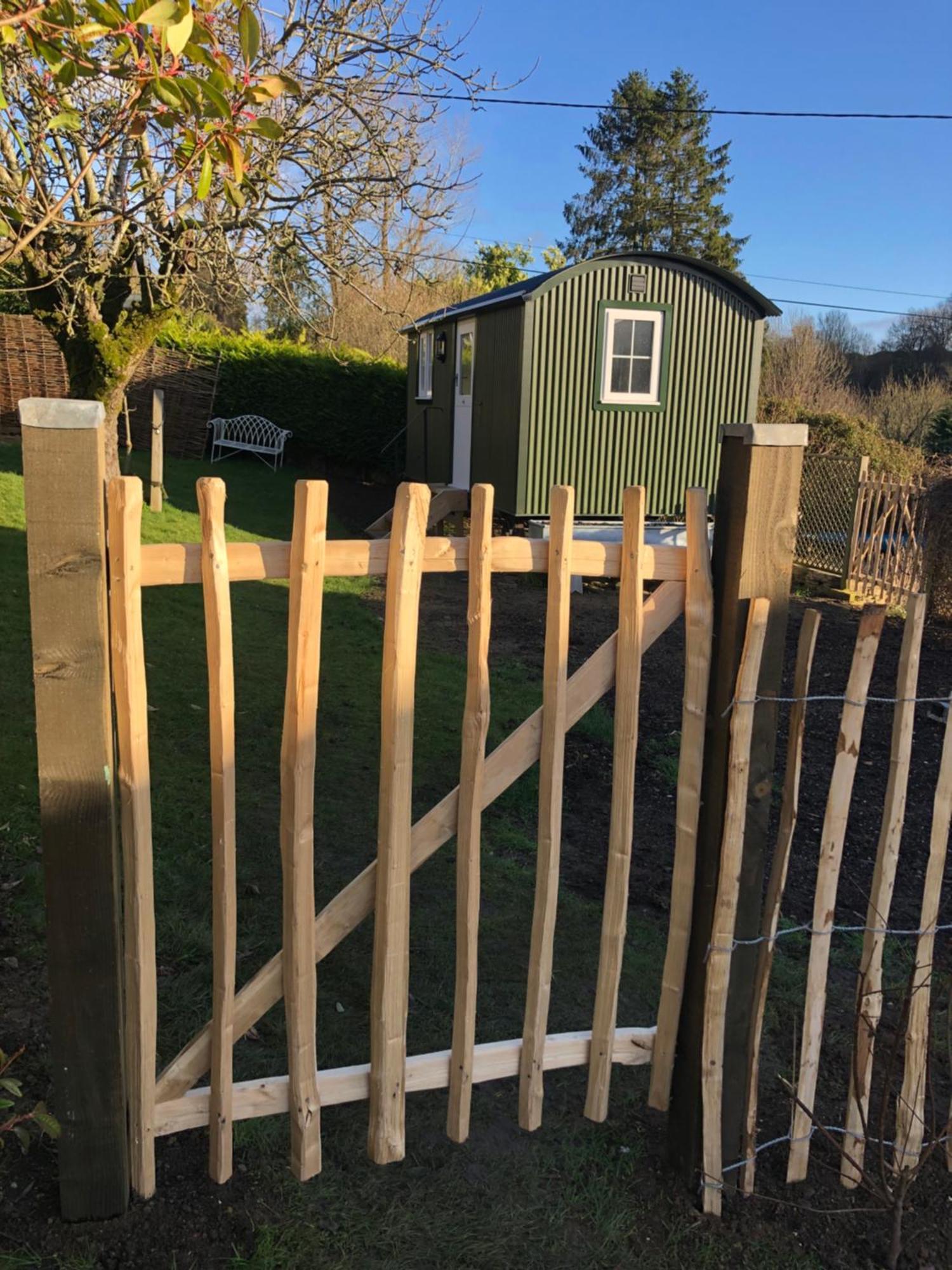 Green Valley, Cotswold Stay With Hamper 切尔滕纳姆 外观 照片