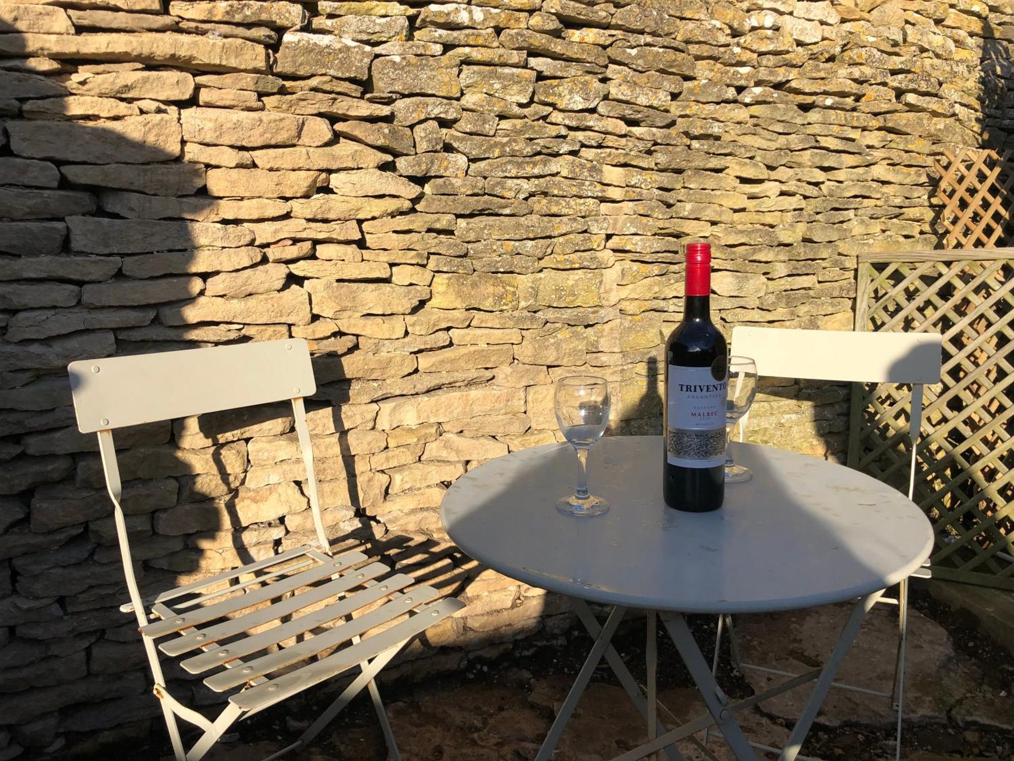 Green Valley, Cotswold Stay With Hamper 切尔滕纳姆 外观 照片