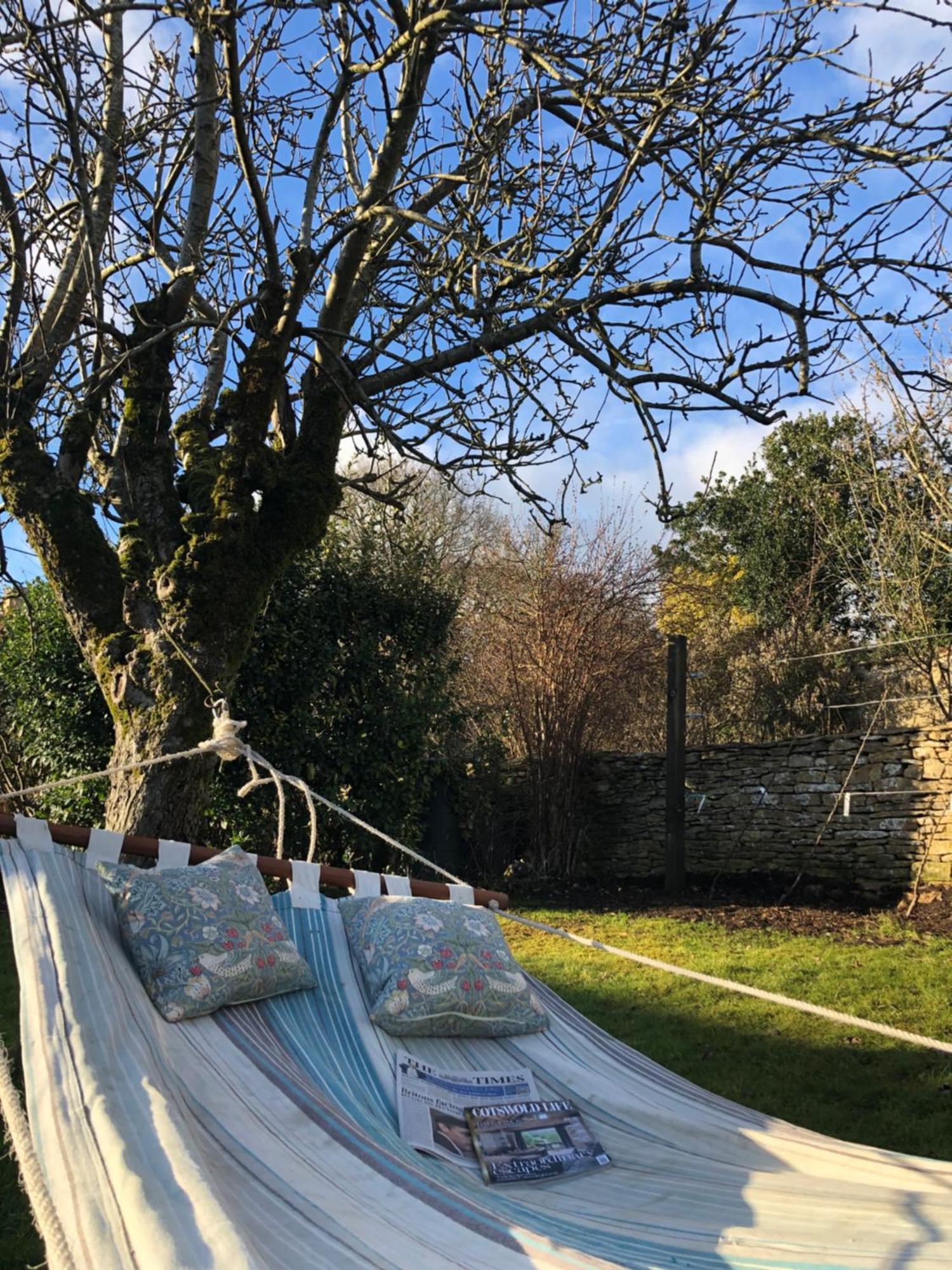 Green Valley, Cotswold Stay With Hamper 切尔滕纳姆 外观 照片
